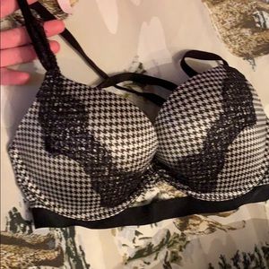Victoria’s Secret bras 32D
